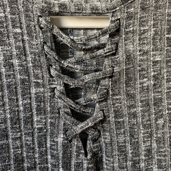 AE Crop Top - Picture 3 of 5